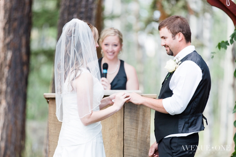 exchanging rings colorado wedding