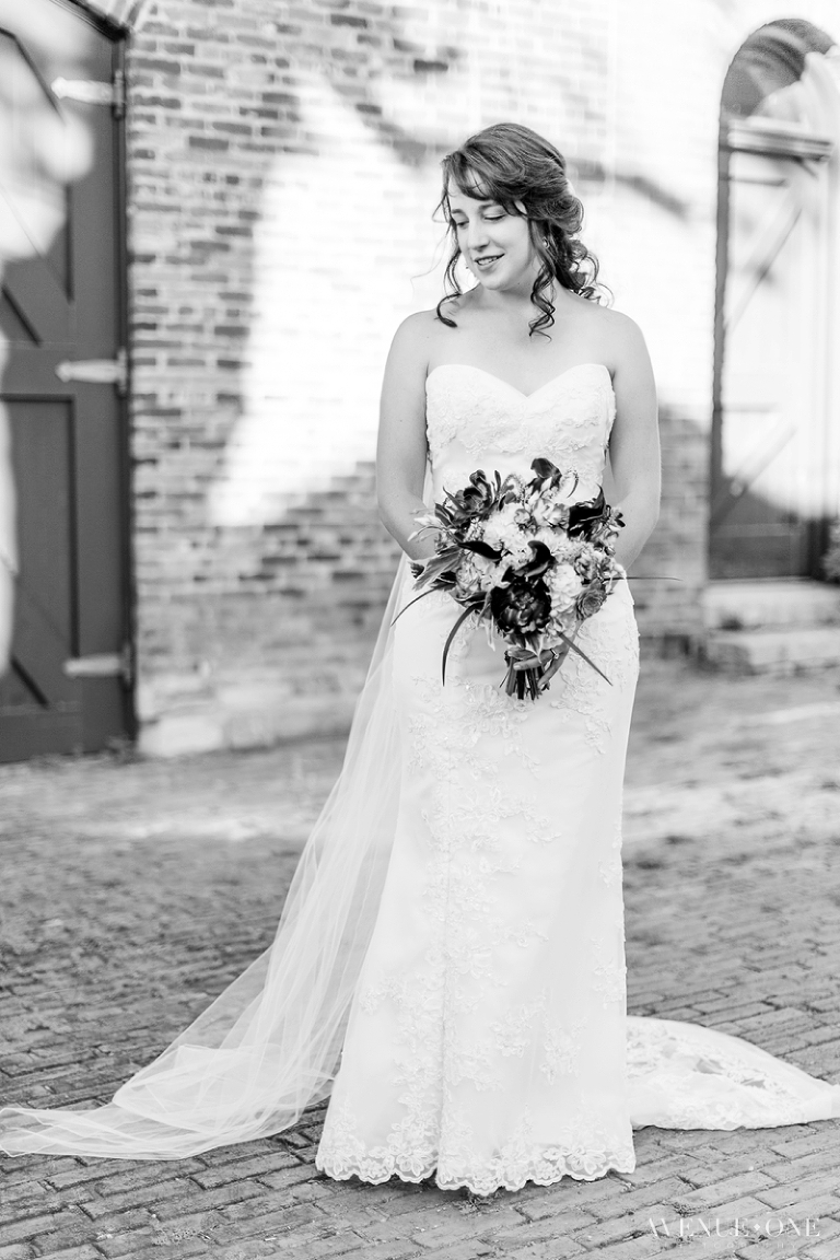 bride holding bouquet