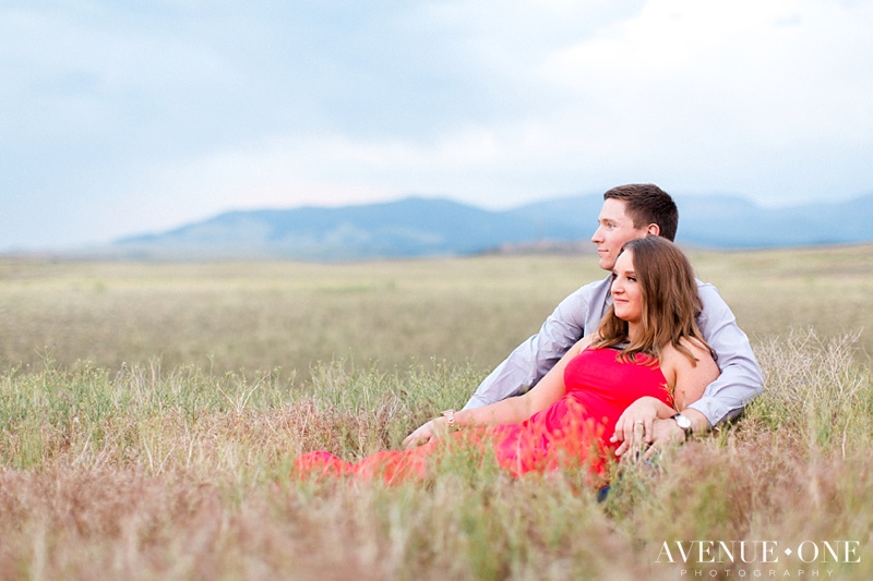 Bozeman-MT-Engagement-Session-pictures-in-field